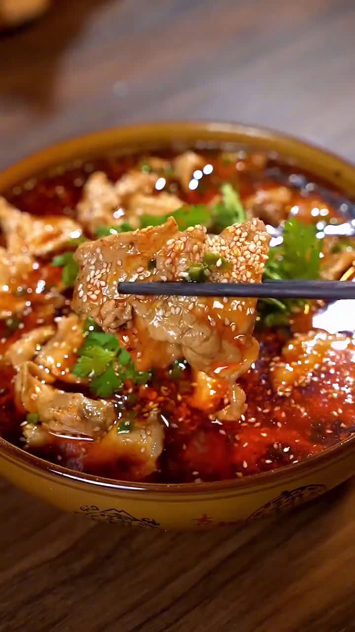 #美食之都#家常水煮肉片,做法简单,肉片滑嫩,麻辣鲜香,好吃又过瘾~(美食天天见)