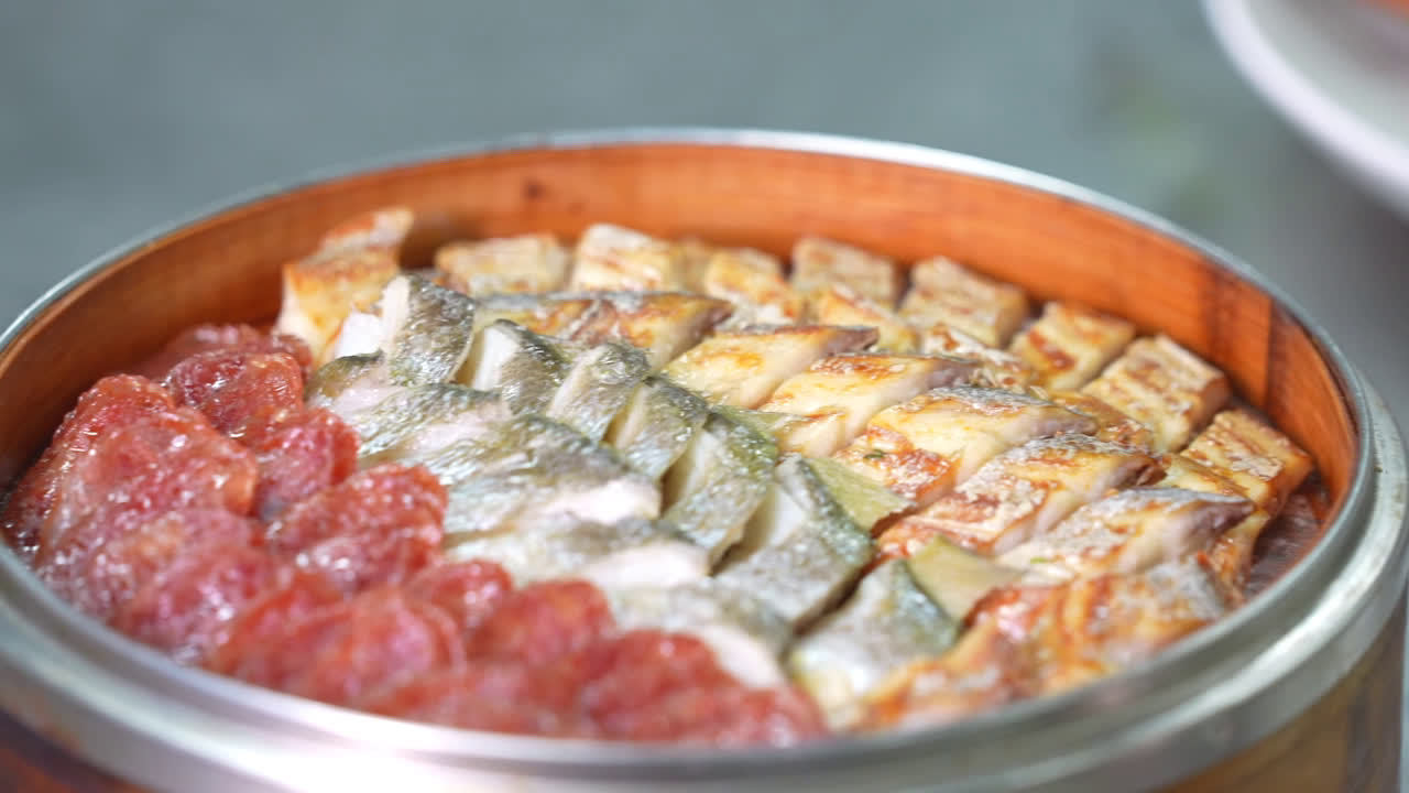 【你尝过“江北十大碗”吗?】#春节168小时# 宁波老三鲜、寒露油渣芋艿、码头风味蟹酱、中