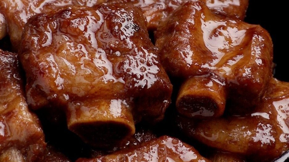 【这个简单可以试试,电饭锅酱排骨】软烂脱骨,浓郁喷香,做法超简单,马了试试~