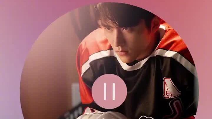 张新成献唱的片头曲《曙光》高燃上线!歌曲讲述“我们”的青春热血和执着追梦,好像能通过这首歌