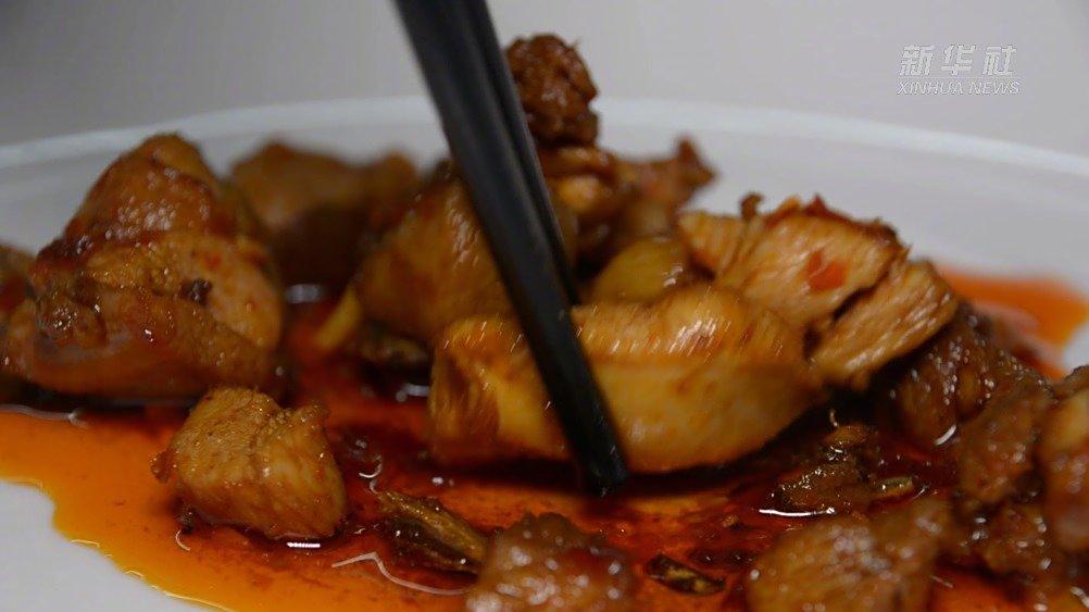 #今日美食#【云南沾益辣子鸡】夏日,对于爱吃辣的云南人来说,每日的餐桌上要没有辣椒,就会觉