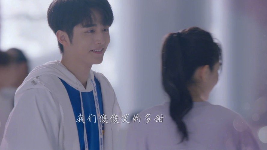 #睡前音乐分享#【周深《雪花落下》】卡布叻_周深 献唱电视剧《冰糖炖雪梨》主题曲,MV甜蜜