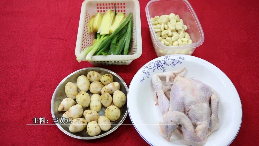 【靖享年味 芋头烧鸡】芋头烧鸡是一道家常菜,芋头开胃生津、益气补肾,鸡肉性平、温、味甘、入