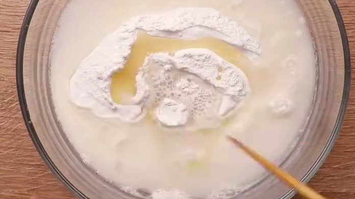 闷在家里吃什么好呢?一起来学学平底锅梅干菜烧饼………简单易做,不出家门也能吃上!