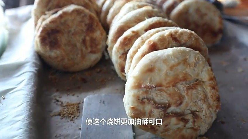 【青城吊炉烧饼】淄博高青县青城镇的吊炉烧饼是当地最具特色的八大名小吃之一,是淄博市非物质文
