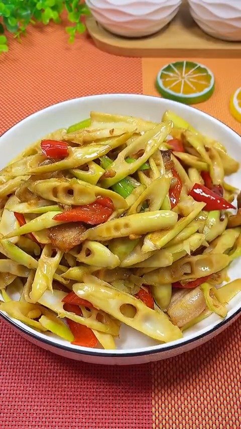#天天美食# 【小竹笋炒肉】再不抓紧,这道春天的美食就真的没啦~ 