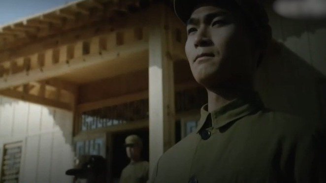 【跨过鸭绿江全国热映中】由中央广播电视总台出品的首部故事片《跨过鸭绿江》正在全国电影院线上