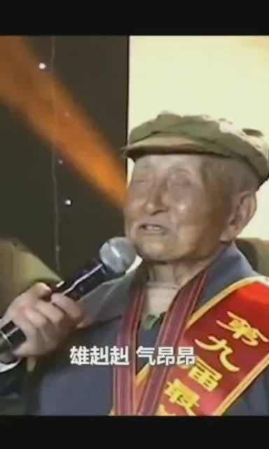“雄赳赳,气昂昂,跨过鸭绿江!”英雄倒下去示范的那一刻,热泪盈眶。