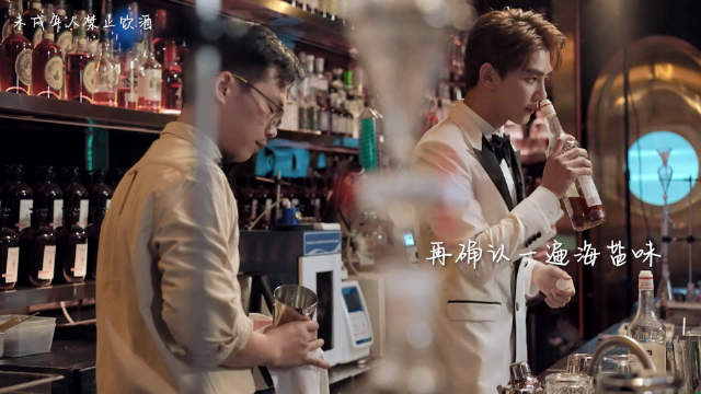 还是老师教的好#拾光计划##夏之光多少有点调酒天赋在身上# 