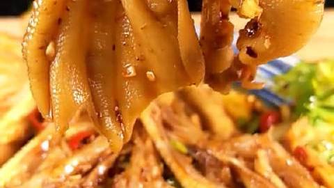 【凉拌去骨鸭掌做法】高颜值凉拌菜,吃一次你就忘不了,绝对和去骨鸡爪不分上下!(来源:美食美