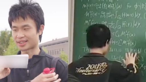 【北大小伙手提馒头矿泉水接受采访走红 真实身份令人直呼“学神”】近日,北京大学一名数学老师