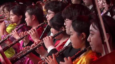 《天鹅湖》的音乐像一首具有浪漫色彩的抒情诗篇,每一场的音乐都极出色地完成了对场景的抒写,具
