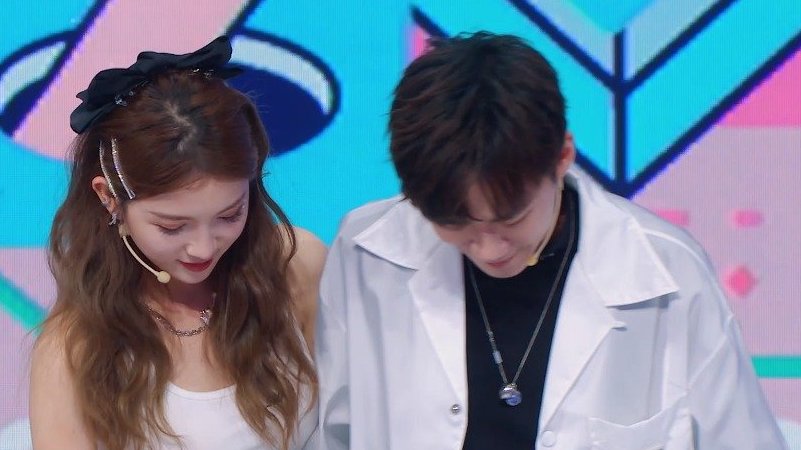 「落地成双第二季」@不求人 高难度惩罚小竹笋指压板上“秀恩爱”,这么残忍究竟在惩罚谁[三哈