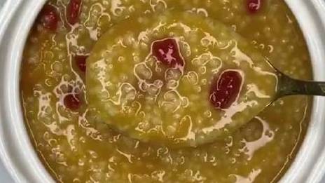 【养生小米粥做法】小米粥这样煮,很好吃,两碗不够吃～非常养胃哦!
