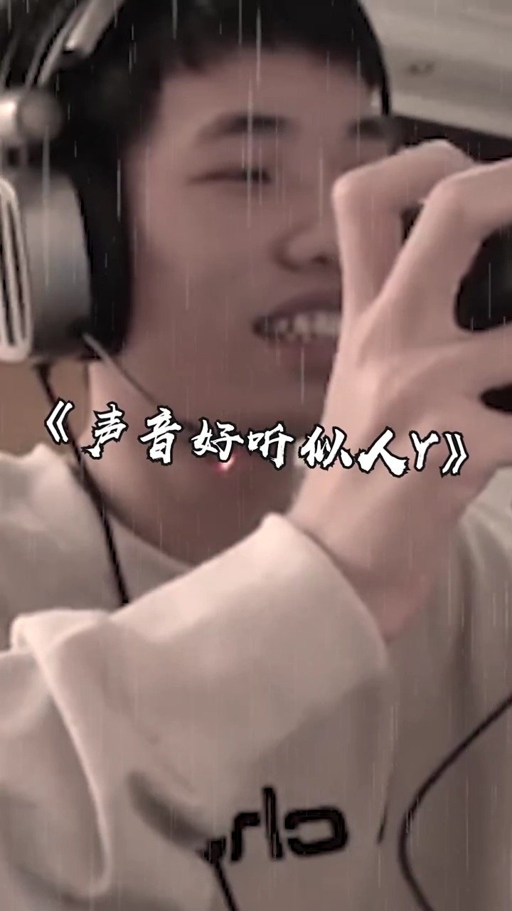 #和平精英# 恭喜小姐姐们捧杯夺冠咯! 鲨鱼哥这是嫉妒,吃不到葡萄说葡萄酸 特种兵们最近在