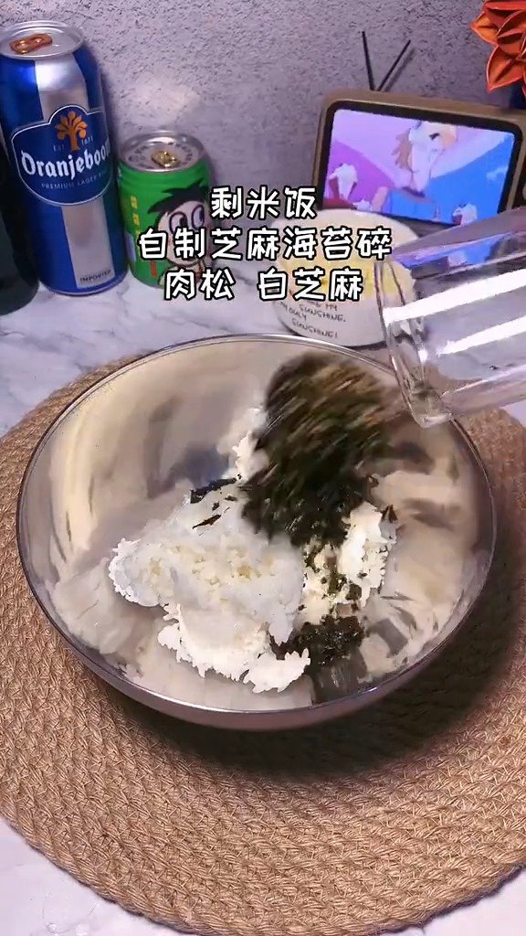 #美食时间#【精选美食做法】最近饭团各种受欢迎 有空在家做一个芝士烤饭团,非常好吃哦!