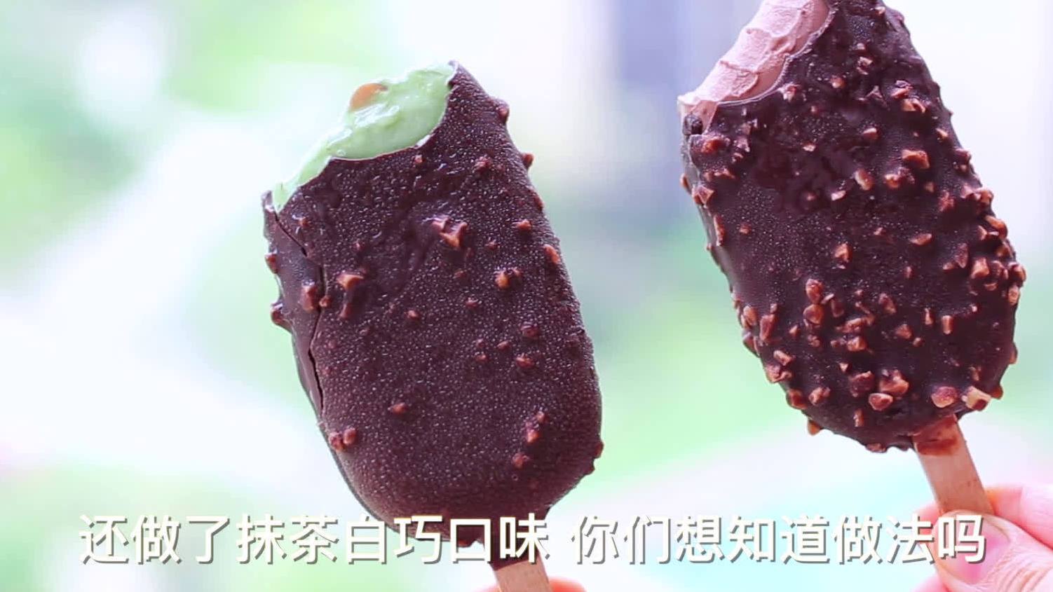 #拦不住的夏天#  这款梦龙冰淇淋,没有用到生蛋黄,也不用打发淡奶油,做法超级简单,重点是
