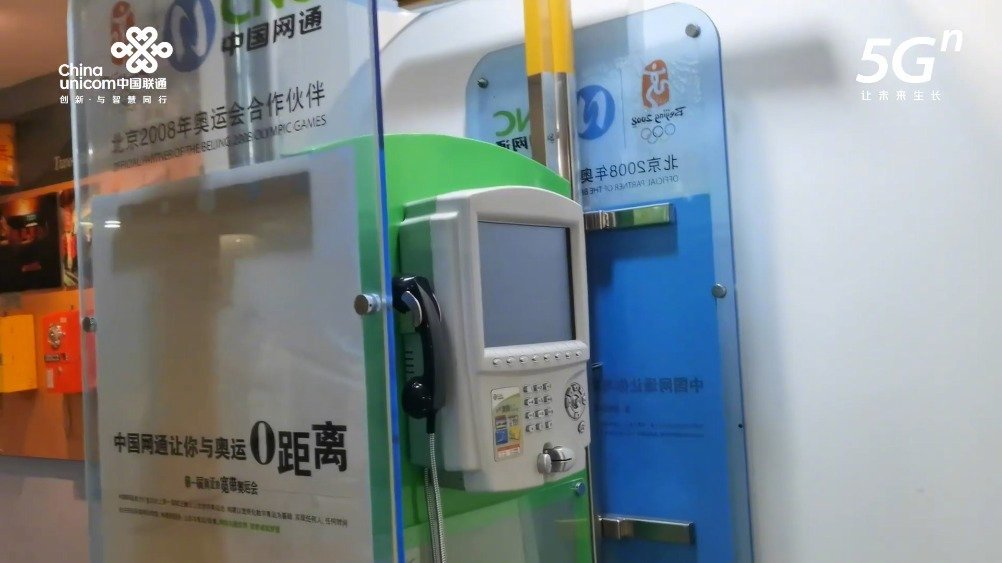 【听说……话务员要记1500个号码才能上岗?!】第一台皇家电话机长啥样?来和小新一起了解京