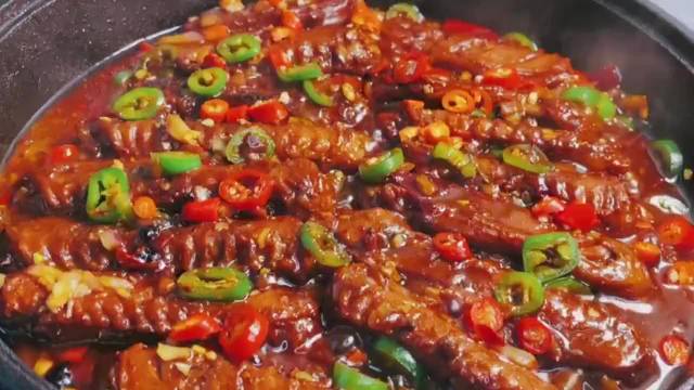 香辣鸭翅,做法简单,好吃到飞起,追剧,看球赛必备～