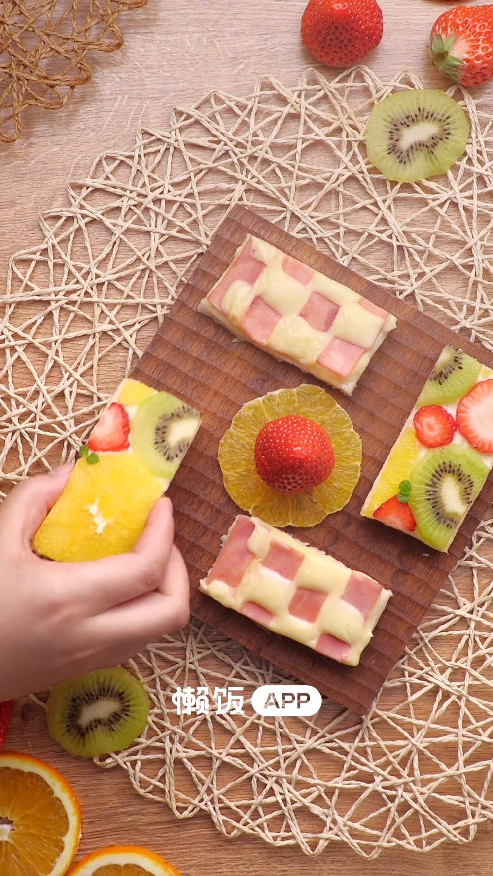 周末早上吃什么呢?来个超ins风的简约早餐吧,既好看又好吃! #随手拍秋天美食# #正能量