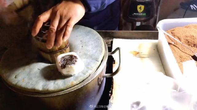 秋天渐凉,蒸糕又甜又暖也有小伙伴叫它顶顶糕,不管叫啥都是武汉吖的童年味道呀