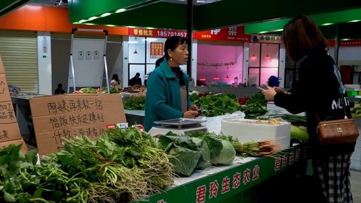 【菜摊阿姨为买菜年轻人配一周营养菜单】要说时下年轻人每天都要面对的难题是什么?很多人都会给