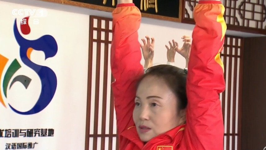 【早上起床身体没劲儿?一套“虎扑”动作,唤醒全身!这套动作不仅能锻炼脊柱柔韧性,还能增强腰