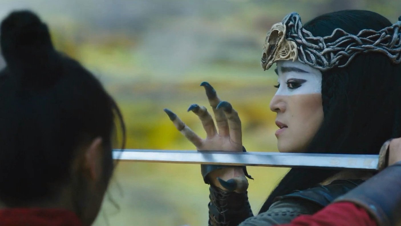 #迪士尼# 真人版《#花木兰# 》曝光反派预告特辑!巩俐扮演的大反派女巫仙娘、李截扮演的匈