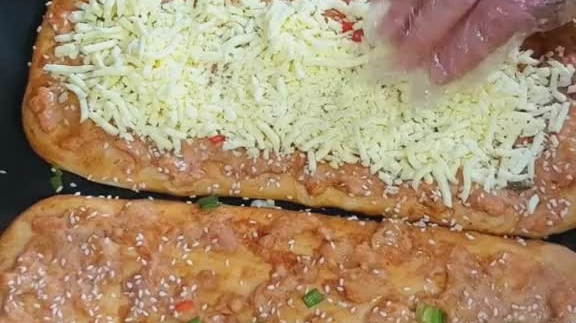 介么多好吃的卷饼不多见,烧饼做出披萨的味道……