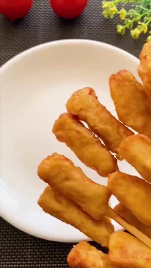 #美食时间# 自制鸡肉小串,金黄酥脆,超级好吃~
