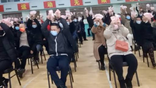 【慕了!河南一村为村民发5000万年度福利】#遇见美好#1月25日,河南洛阳。南府店村为村