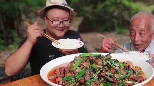 四川名菜“盐煎肉”的家常做法,焦香爽脆,下饭必备,太爽了