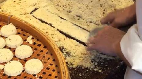 你知道澳门杏仁饼怎么做的吗? 好吃,一定有原因,第一个是工艺,第二个是原材料,第三个就是工