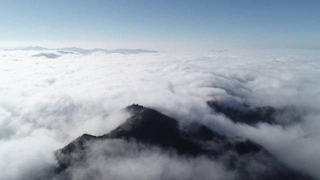 新昌是浙东唐诗之路的首创地,这里有李白梦境天姥山、千年古刹大佛寺……还有大佛龙井、新昌炒年