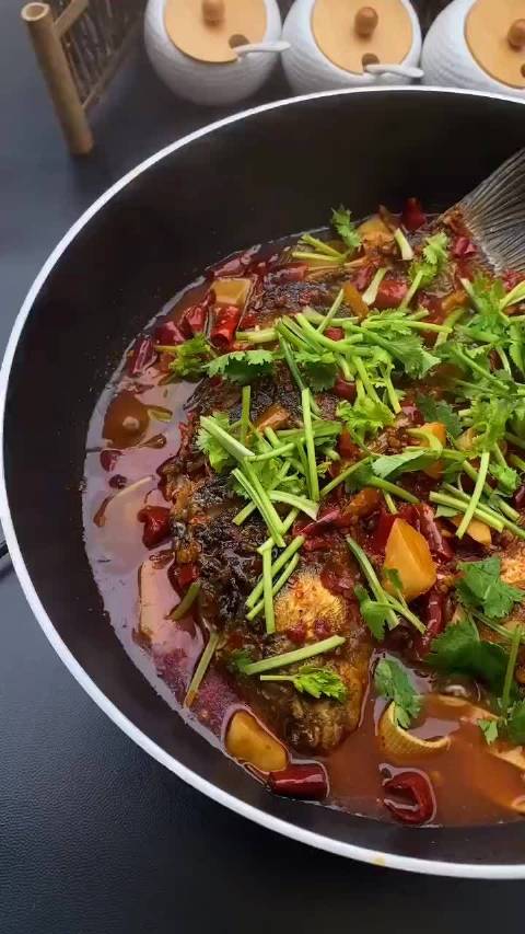 【香辣烤鱼做法】吃鱼最爱还是烤鱼,鲜嫩多汁,超下饭!