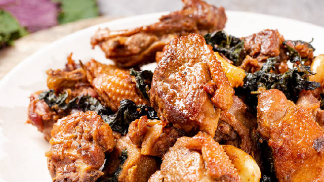 #中午吃什么#【紫苏焖鸭】要说夏天被翻牌子最多的肉,应该是鸭肉吧!性平温补高蛋白,而且利水