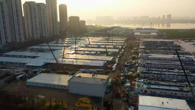 【这就是中国速度,仅用10天,中国造出1座医院,老外不可思议】自去年公共卫生事件爆发以来,