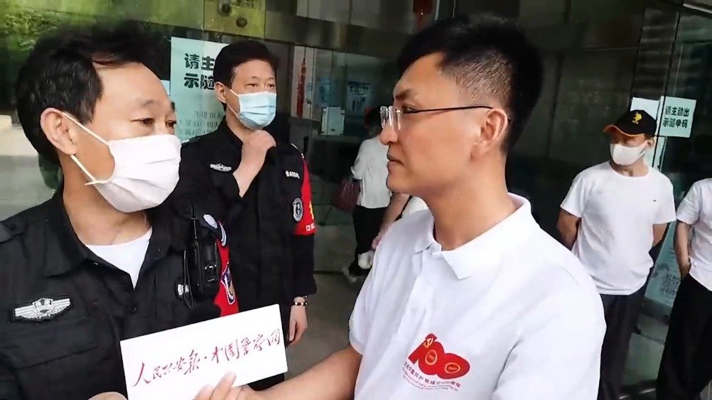 #红色圣地公安行#【守护愚园路,群防群治力量很重要】为守护愚园路的平安,上海市公安局长宁分