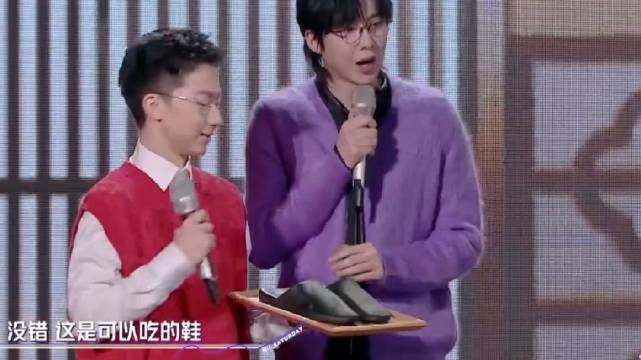 #刘宇宁做面包拖鞋#刘宇宁这面包拖鞋做的也是很逼真了,但真的是“面包直接吃不好吗,给做成了