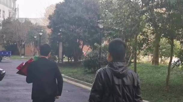 【爱警 暖警 聚警心,共筑“公安大家庭”】 在新冠肺炎防控阻击战中,基层一线民警义无反顾,