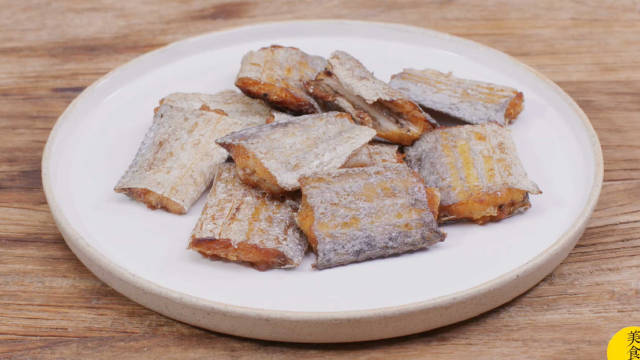 #舌尖上的武汉#【炸带鱼】带鱼拿到手,一腌一煎香万里。带鱼最家常最好吃的做法,肯定是香煎带