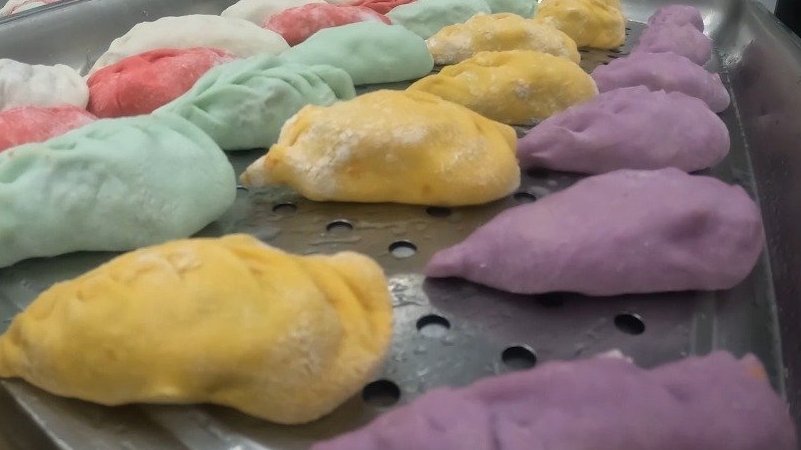 【军营版饺子你吃过没[馋嘴]】擀皮、塞馅、捏形……在中国传统民俗里,过年吃饺子,是必不可少