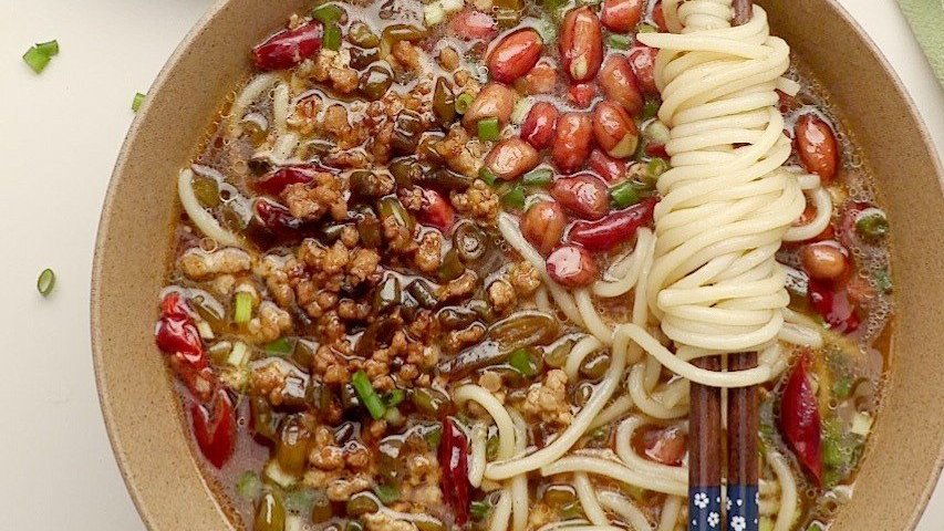 【酸豆角肉末面】又到了晚饭时间,不知道吃什么吗?不如试着做一碗酸豆角肉末面!巨酸爽巨开胃~