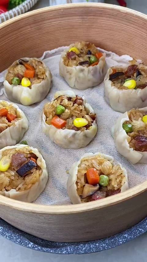 广东名吃糯米烧卖,没想到在家做这么简单软糯鲜香实在太好吃了。#美食diy# 