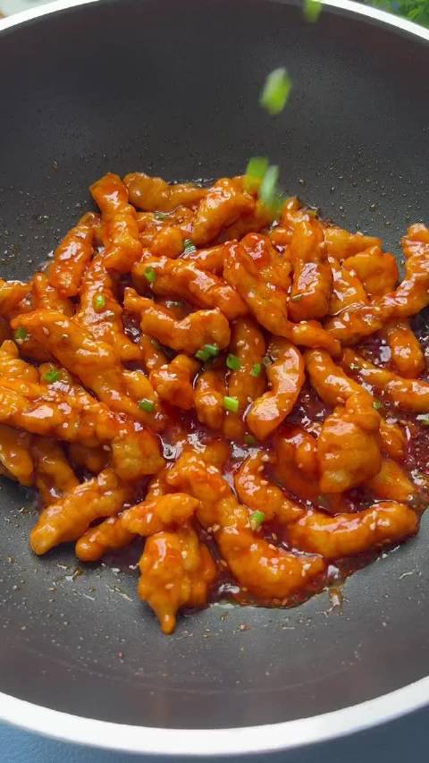 美食大集 【糖醋里脊做法】看着就特别有食欲的一道菜,小朋友特别喜欢,家里有孩子的宝爸宝妈一