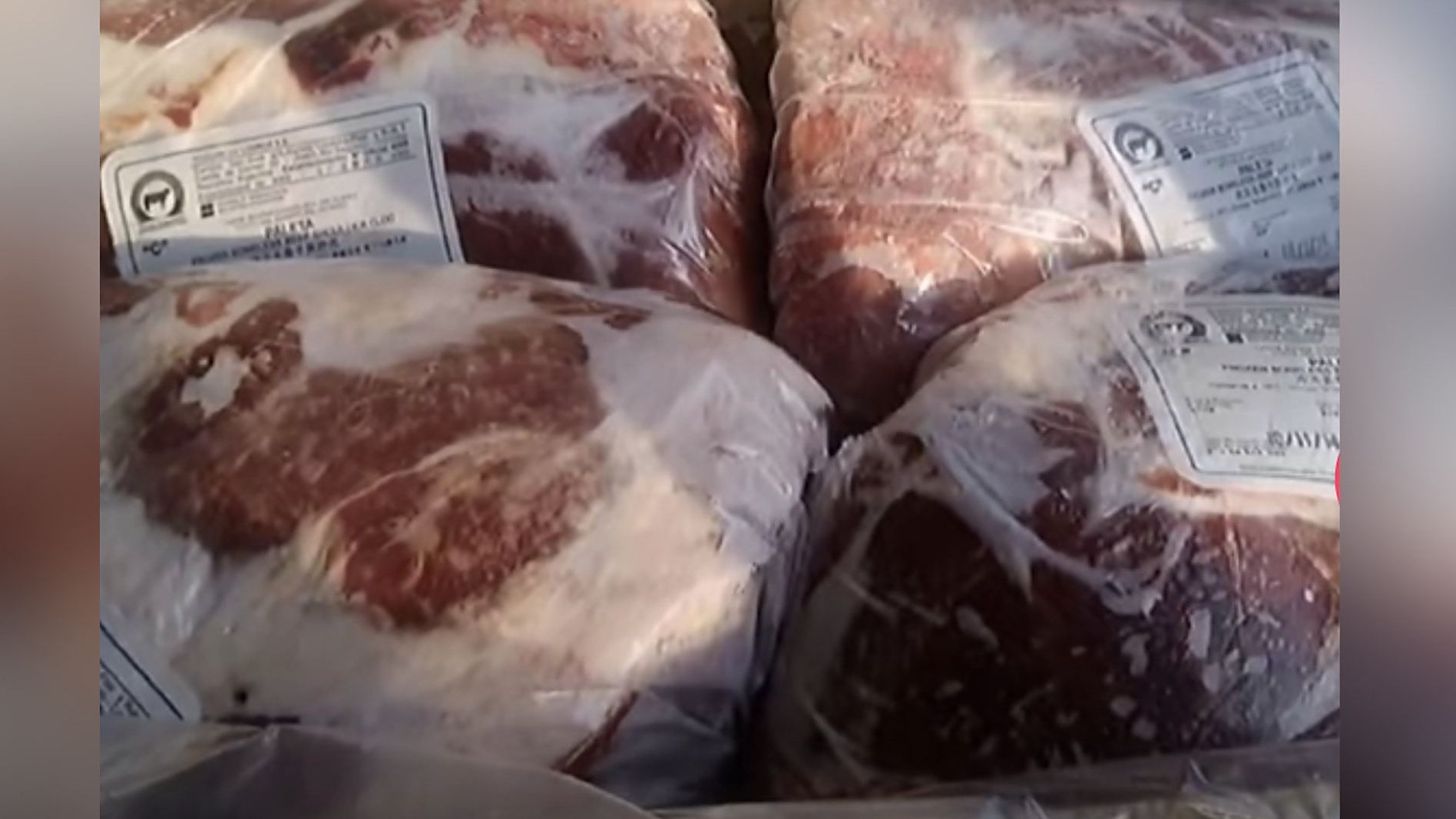【陕西进口冷冻牛肉外包装检出阳性,正在追查货物流向】1月15日下午,在陕西省新冠疫情防控工