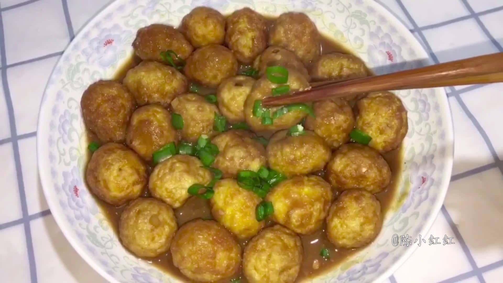 鹌鹑蛋别卤着吃了,换个不一样的吃法,个个入味一口一个特别好吃 