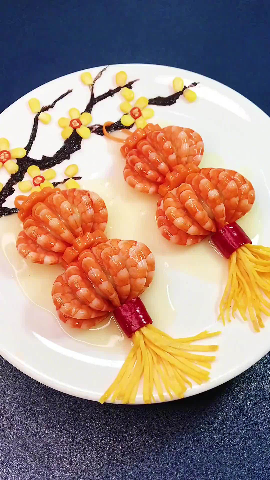 【灯笼虾】大红灯笼高高挂,过年这道寓意吉祥,好看又好吃的灯笼虾可以安排起来~  