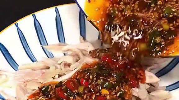 爽口不腻的椒麻鸡,做法简单,调料是灵魂哟~按照下面视频赶紧给家人做一份吧~零失误没事get