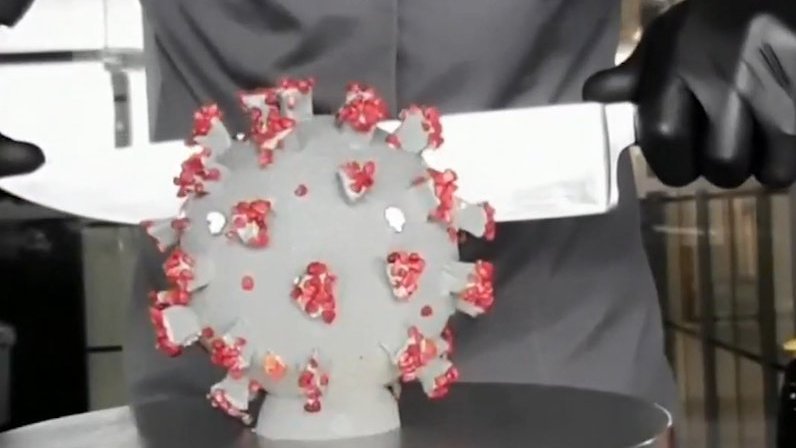 【莫斯科甜品师做出新冠病毒蛋糕,把“病毒”吃掉?】近日,莫斯科市一家蛋糕店的甜品师制作出了